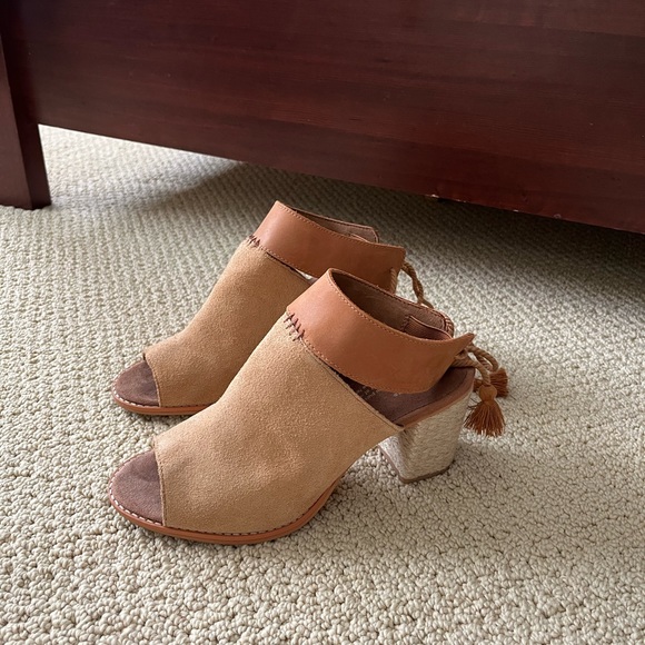 TOMS Seville sandal in Honey Suede - Picture 3 of 7